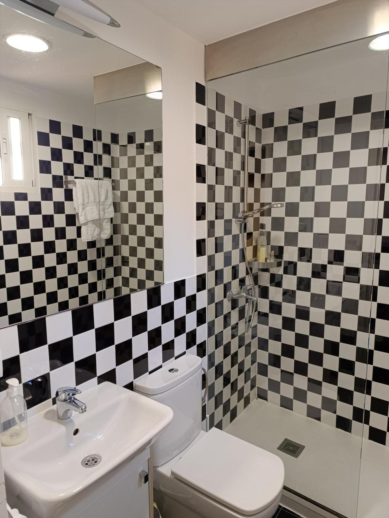 Apartamento En Huertas Madrid Luaran gambar