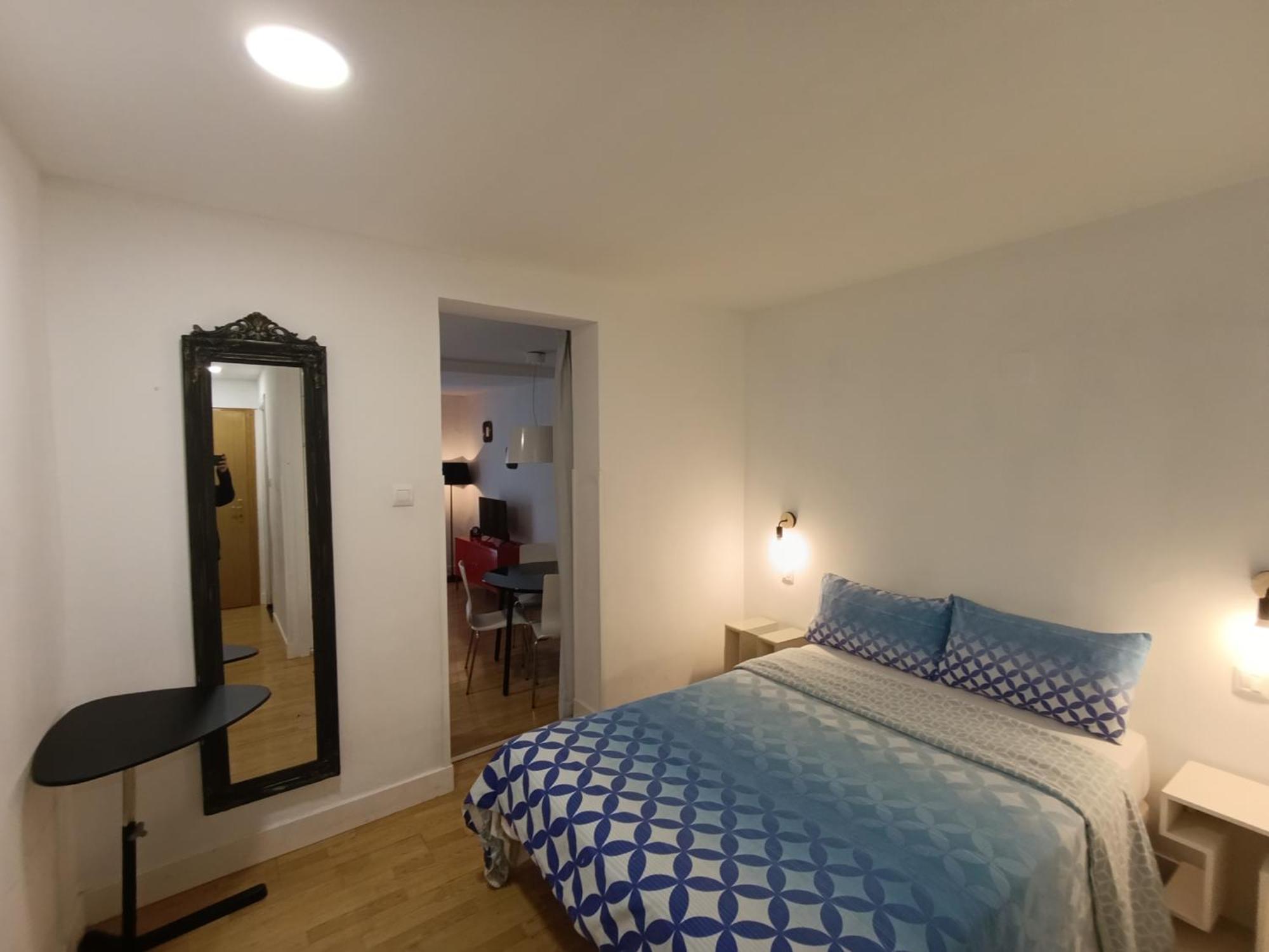 Apartamento En Huertas Madrid Luaran gambar